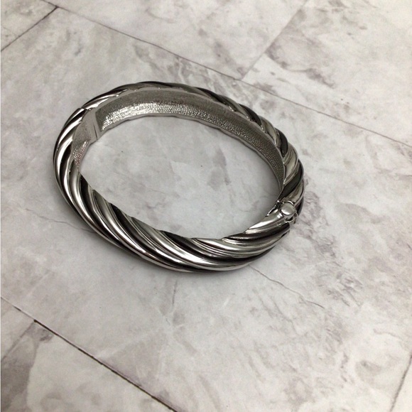 BUTLER Vintage 1980’s Silver and Black tone cuff bracelet - Picture 5 of 6